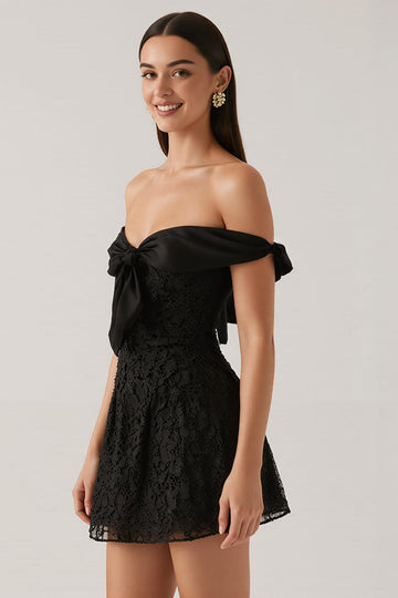 Dentelle noire Une ligne Épaule Dénudée Robe de cocktail courte avec nœud